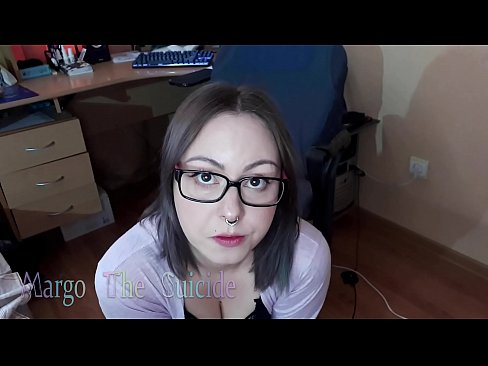 ❤️ Kynþokkafull stelpa með gleraugu sýgur dildó djúpt á myndavélinni ️❌ Klám hjá okkur is.tuberxxx.ru ️❤